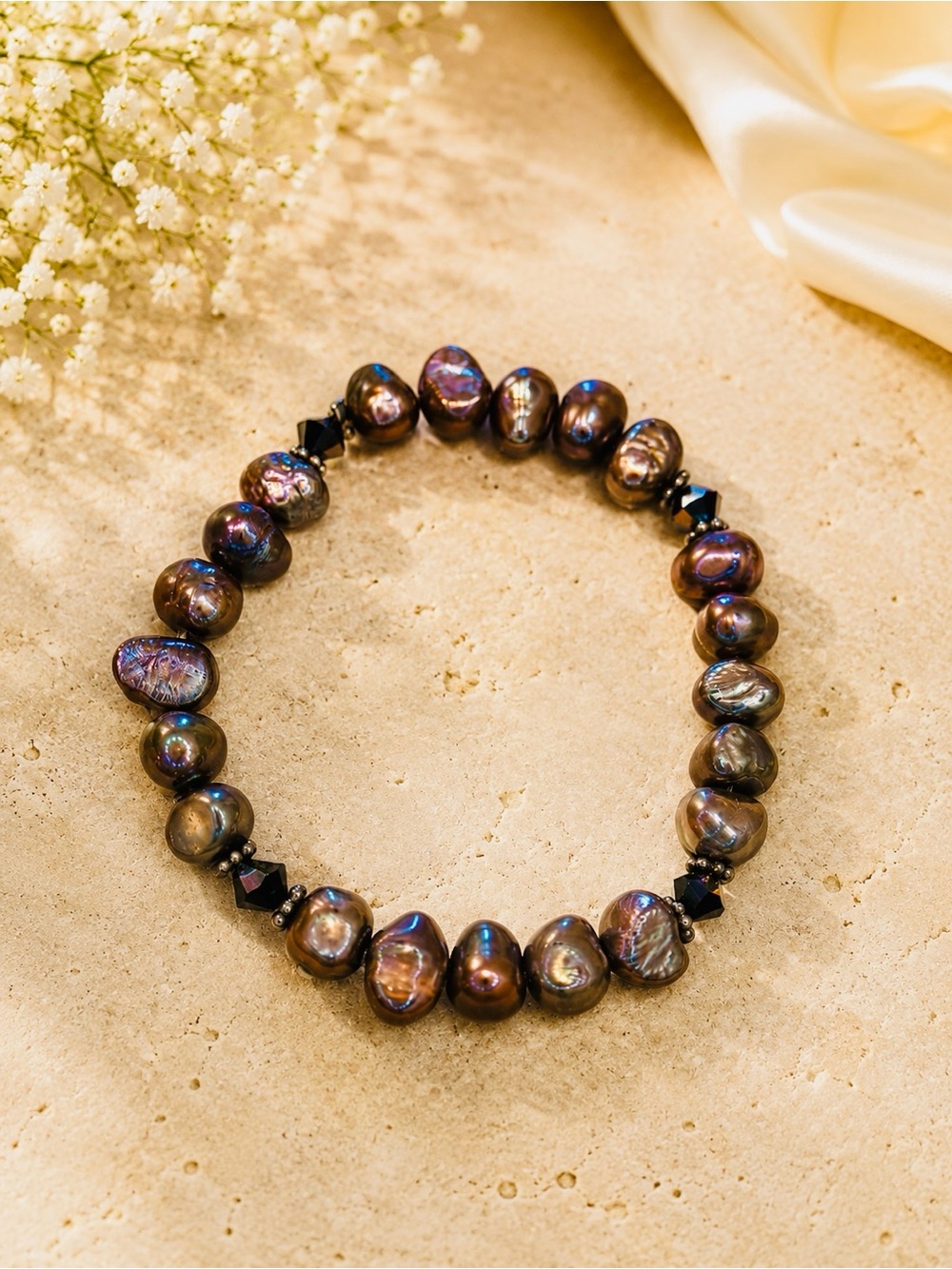 Freshwater Pearl Stretch Bracelet in Iridescent Black